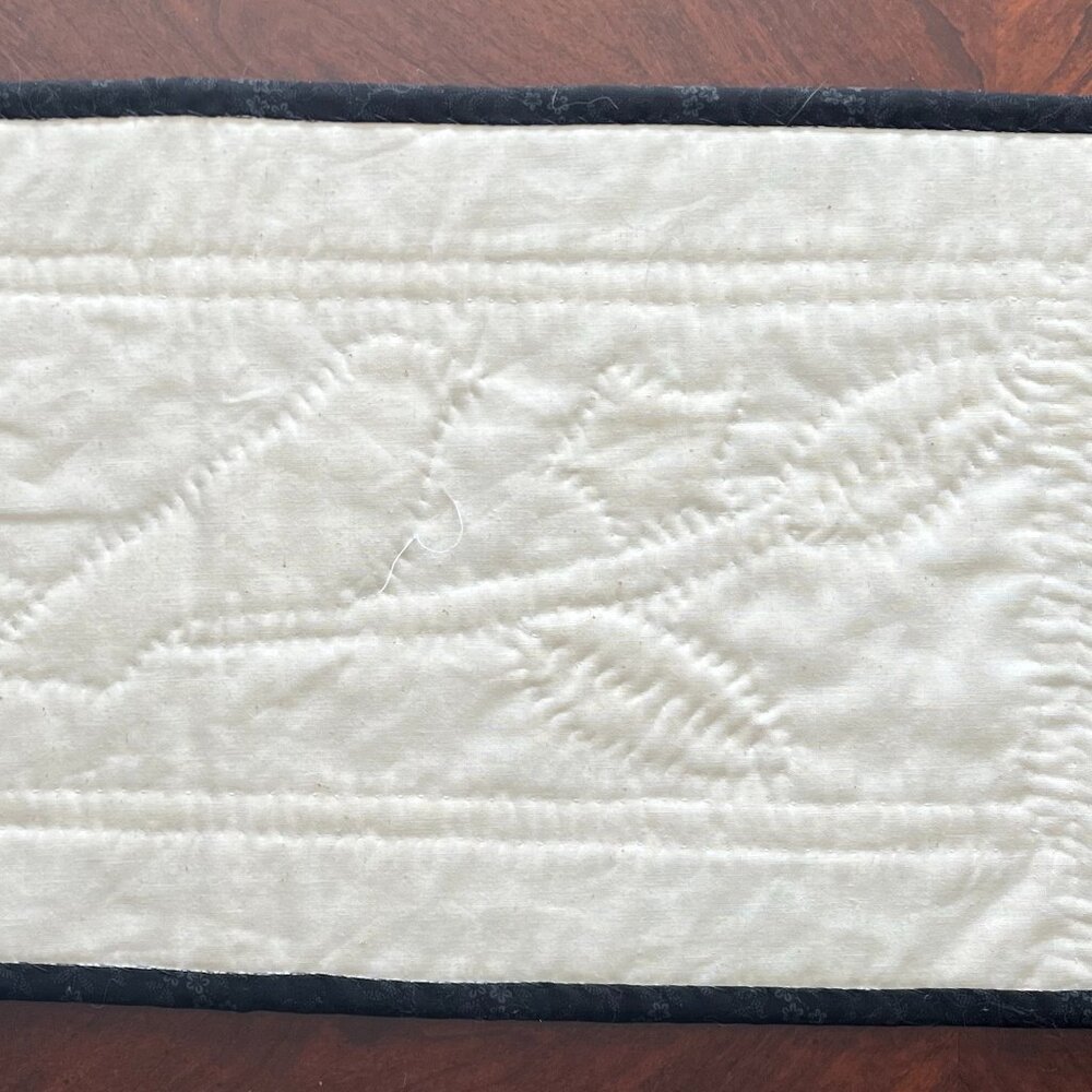 Handcrafted Appliqué Folk Art BLACK BIRD Quilt Table Runner / Topper ~ Handmade - Picture 12 of 13